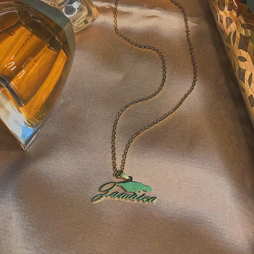 Country map necklace